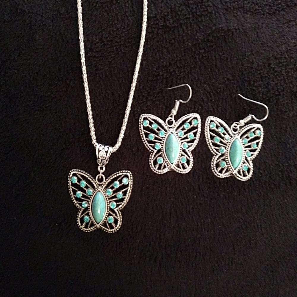 NEW - Necklace and earrings - Butterflies